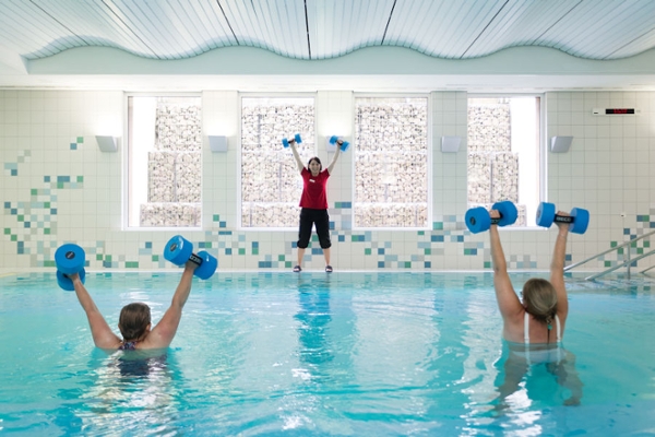Aquagymnastik in der Schwimmhalle Aquagymnastik in der Schwimmhalle