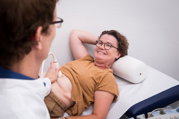 Sonographie des Bauches bei einer Rehabilitandin  Sonographie des Bauches bei einer Rehabilitandin